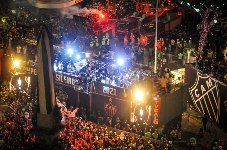 Chegada do time do Atltico  Praa Sete, no Centro de BH, onde fez carnaval com a torcida ao som do cantor baiano Bell Marques