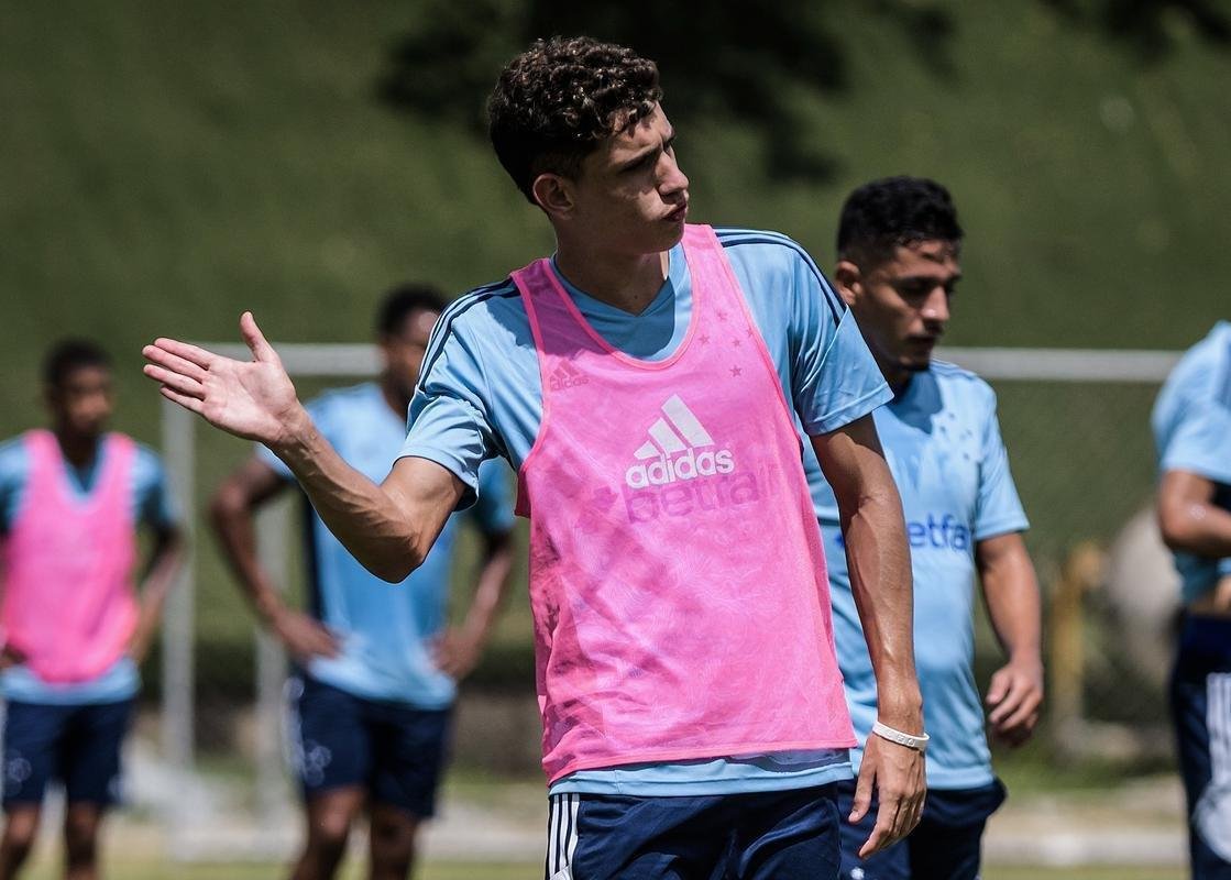 Cruzeiro: Stnio (atacante) - 19 anos - 2 jogos - 16 minutos | **Saiu e retornou ao clube