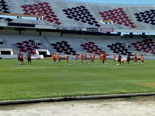 Gramado do Arruda apresentou melhora, mas ainda está longe do ideal para receber o Clássico das Emoções