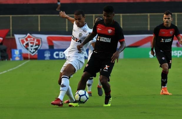 Vitória derrotou Atlético por 1 a 0, no Barradão, com gol de Léo Ceará
