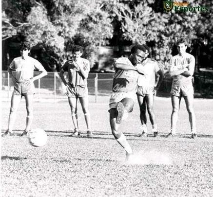 Lateral-esquerdo Wladimir, ex-Corinthians, em sua passagem pelo Cruzeiro em 1988; na foto, ele treina na Toca