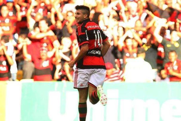 O meia Lucas Mugni é o mais novo reforço do Sport. Com passagem pelo Flamengo nos anos de 2014 e 2015 , o jogador argentino de 27 anos estava no Oriente Petrolero, da Bolívia, de onde se destacou ao marcar 10 gols em 46 partidas. No Rubro-negro carioca, fez 46 jogos e marcou cinco gols