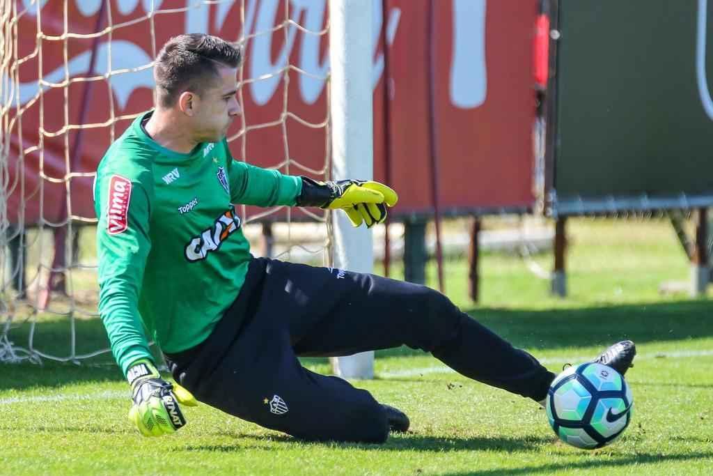 Galo fecha preparao para jogo contra o Grmio no CT do Internacional