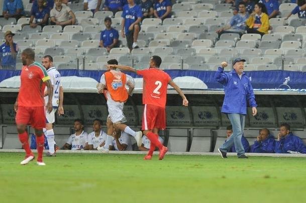 Cruzeiro vence Boa Esporte e segue invicto e lder do Campeonato Mineiro 