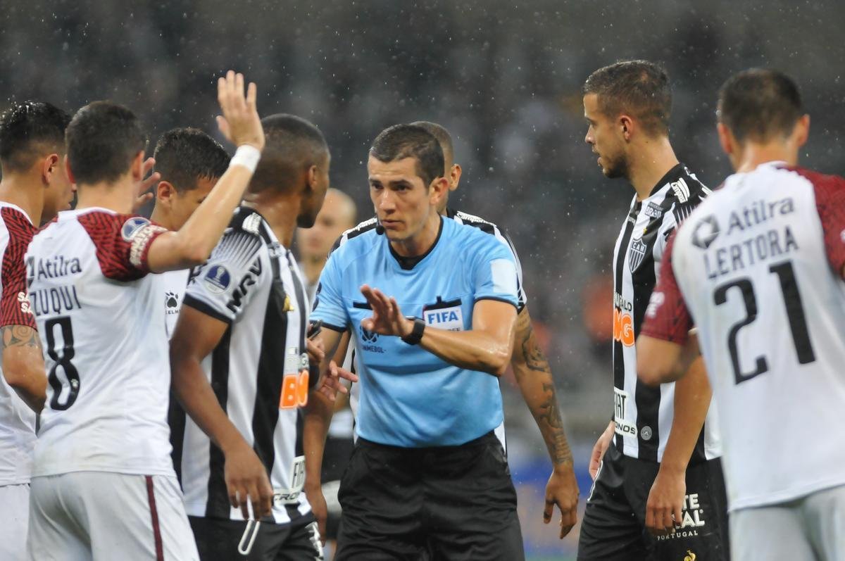Fotos do primeiro tempo do jogo entre Atltico e Coln, no Mineiro, pela semifinal da Copa Sul-Americana