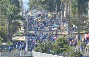 Imagens das torcidas de Cruzeiro e So Paulo no Mineiro