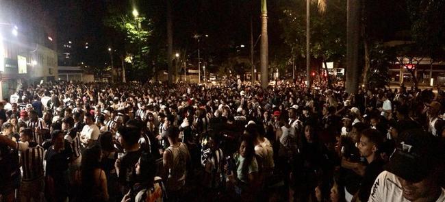 Torcedores do Atlético acompanham a partida contra o Palmeiras em alguns bares de Belo Horizonte