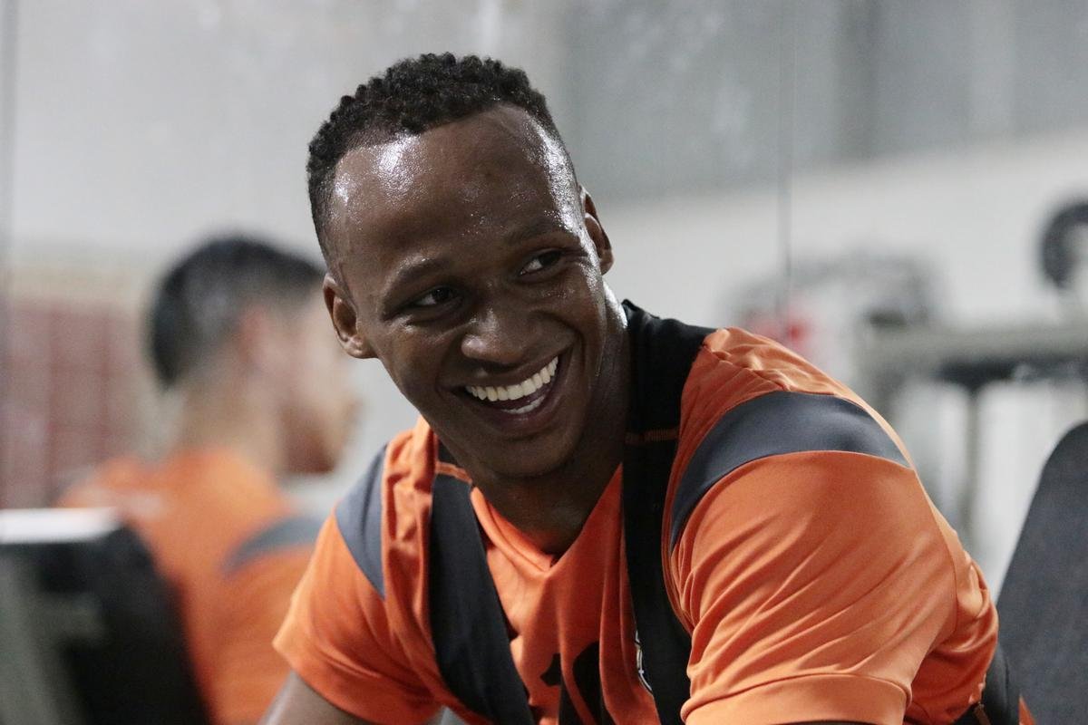 Jogadores do Santa Cruz treinaram no estádio do Arruda, já apresentando trabalhos com bola no gramado, sob a supervisão do técnico Itamar Schülle. Todos os atletas e os membros da comissão técnica seguem submetidos às medidas de afastamento social.