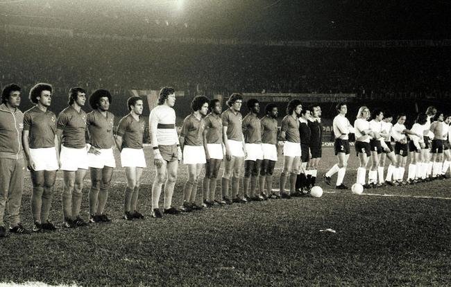 O primeiro ttulo internacional do Cruzeiro foi a Copa Libertadores de 1976. Raposa superou o River Plate na deciso