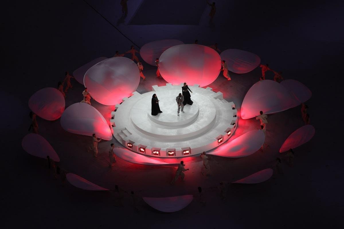 Fotos da cerimnia de encerramento da Copa do Mundo de 2022, no Catar, no Estdio Icnico de Lusail, antes do duelo entre Argentina e Frana