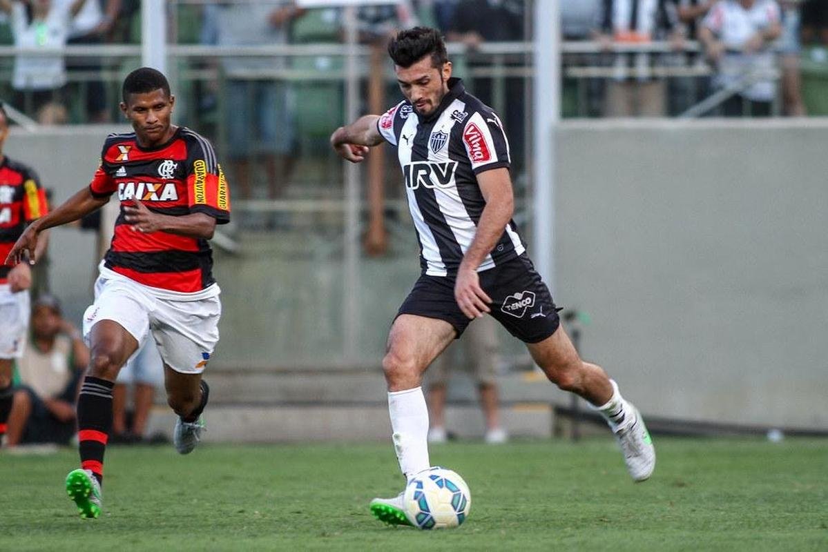 Atltico 4 x 1 Flamengo - Campeonato Brasileiro de 2015 - Menos de um ano depois de duas goleadas, o Flamengo voltou a sofrer contra o Atltico em BH. No Independncia, o Galo venceu por 4 a 1, com direito a um golao do argentino Dtolo. Jemerson, duas vezes, e Marcelo, contra, tambm fizeram para o Galo. O Flamengo descontou com Paulinho. 