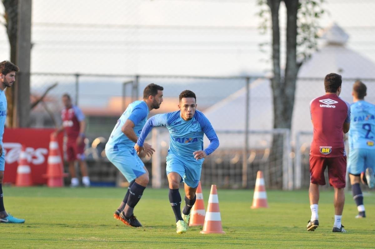 Fotos do treino do Cruzeiro desta segunda-feira, na Toca da Raposa II (Alexandre Guzanshe/EM D.A Press)