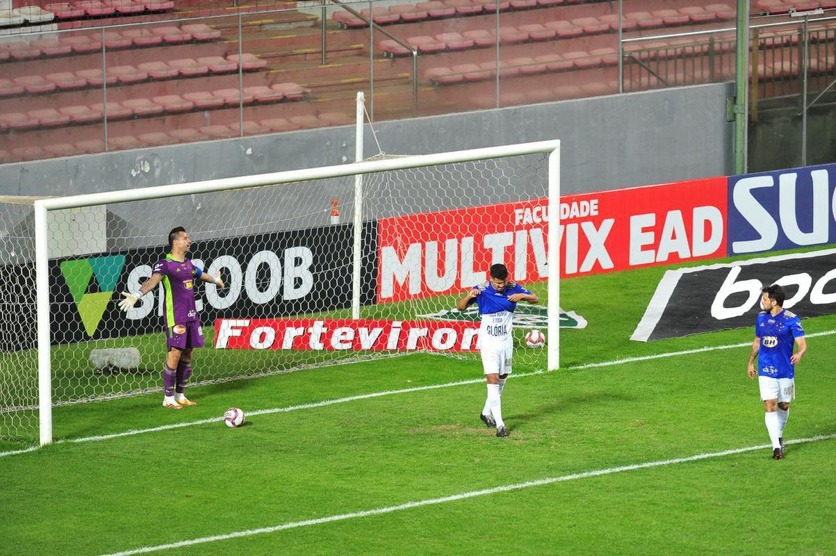 Fotos do duelo entre Cruzeiro e Vitria, no Independncia, em Belo Horizonte, pela 17 rodada da Srie B do Campeonato Brasileiro