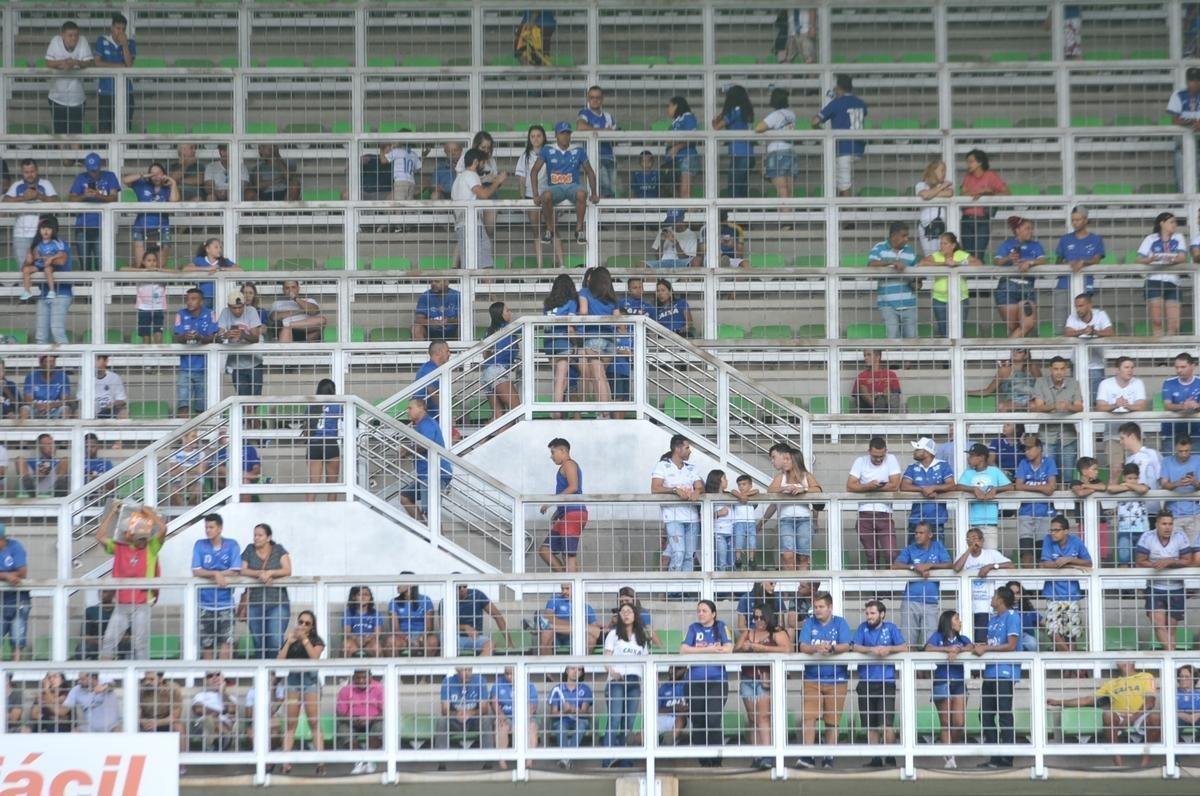 Imagens das torcidas de Amrica e Cruzeiro no clssico deste domingo, no Independncia, pela partida de ida da semifinal do Campeonato Mineiro