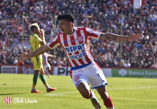 Walter Bou - O jogador, de 26 anos, era considerado uma revelao do Boca Juniors. Tanto  que o clube da Bombonera ainda  dono dos seus direitos econmicos. O atacante, contudo, nunca conseguiu estourar. Ele j passou pelo futebol brasileiro. Foi atacante do Vitria em 2008. Participou de oito jogos e no marcou gol. Na temporada passada, estava no Unin La Calera. Enfrentou o Galo na Copa Sul-Americana, mas no balanou as redes. 