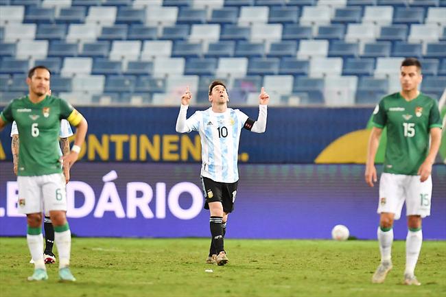 Messi marcou duas vezes, deu assistências e teve grande exibição na Arena Pantanal