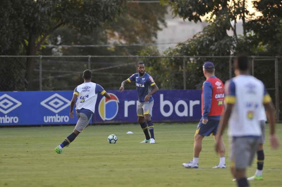Mano Menezes testou novidades no Cruzeiro para enfrentar o So Paulo na estreia do Brasileiro