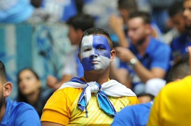 Torcida do Cruzeiro no duelo desta tera, no Mineiro, contra o Racing, pela Libertadores