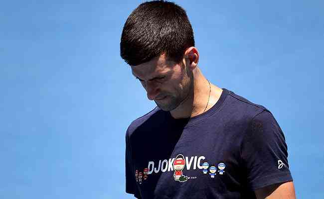  Justiça decidiu que Djokovic não pode ficar na Austrália, pois não está vacinado 