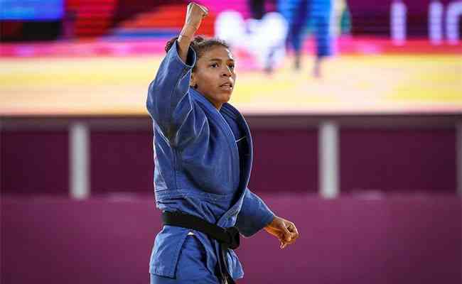 Rafaela Silva comemorando a segunda medalha de ouro em mundiais
