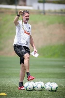 Com Sette Câmara em campo, Atlético se prepara para jogo contra o São Paulo