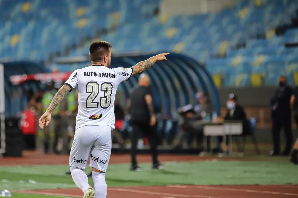 Atltico venceu Atltico-GO por 4 a 3, com gols de Keno (3) e Nathan. Time assumiu liderana do Brasileiro, com 21 pontos