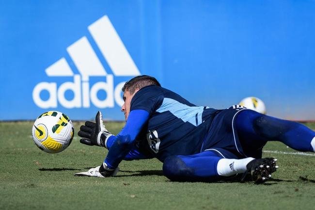 Fotos do treino do Cruzeiro neste domingo, na Toca da Raposa II. As novidades foram as presenas do atacante Rafa Silva, recuperado de incmodo no p direito, e dos recm-contratados Luis Felipe (zagueiro, ex-PSV da Holanda) e Bruno Rodrigues (atacante, ex-Famalico de Portugal)