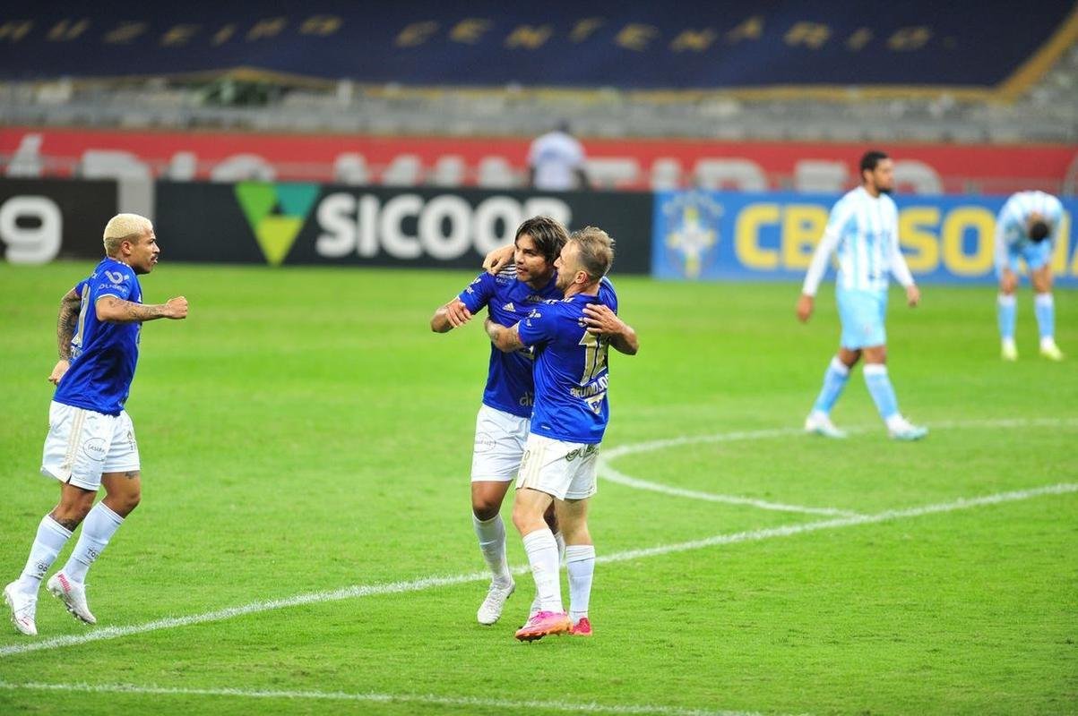 Fotos de Cruzeiro x Londrina, no Mineiro, pela 15 rodada da Srie B