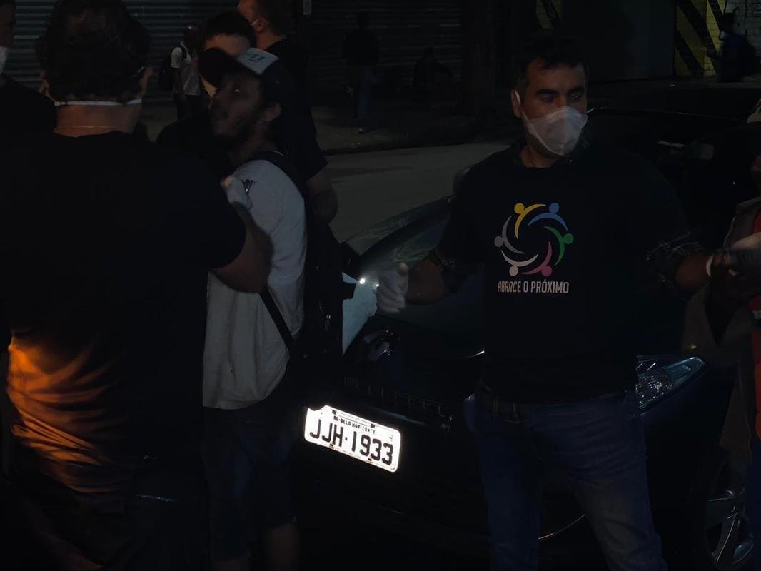 
Alexandre Mattos e Clube do Chef doaram 530 marmitas para pessoas em situao de rua