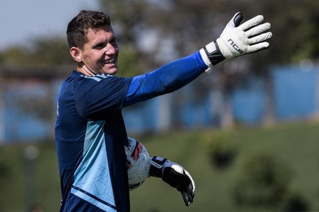 Fotos do treino do Cruzeiro nesta quinta-feira (4), na Toca da Raposa II, em Belo Horizonte. Time celeste enfrentar o Tombense no sbado, s 19h, no Mineiro, pela Srie B.