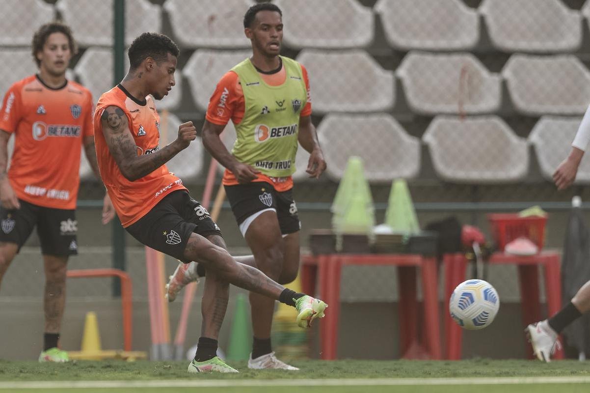 Aps a eliminao na Libertadores diante do Palmeiras, jogadores do Atltico se reapresentaram na Cidade do Galo e realizaram treinamento visando o duelo contra o Internacional, pelo Campeonato Brasileiro
