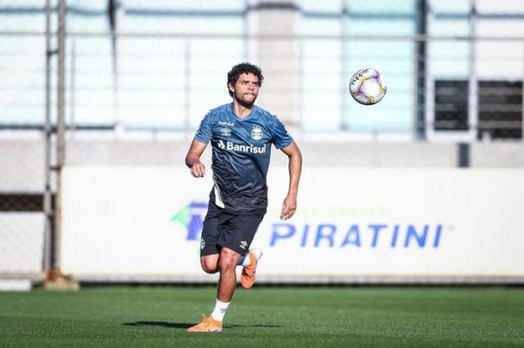 Victor Ferraz - lateral-direito do Grêmio