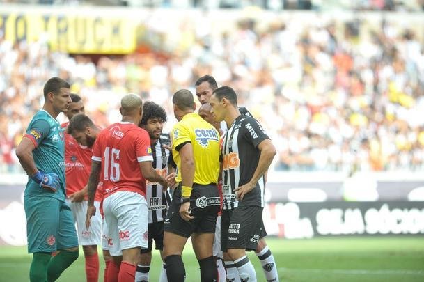 Atltico e Tupynambs duelam, no Mineiro, pelas quartas de final do Campeonato Mineiro