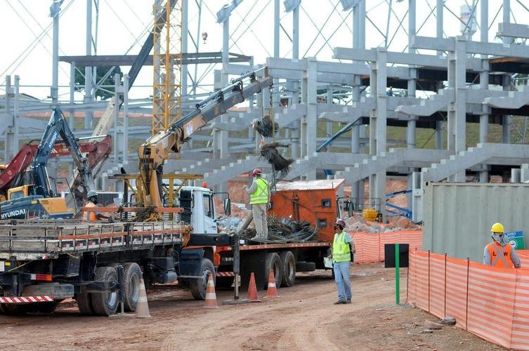 Arena MRV completa um ano de obras neste 20 de abril de 2021. Veja como est o andamento da construo do estdio do Atltico, que tem previso de ficar pronto em outubro de 2022. Sero 46 mil lugares, 2.333 vagas de estacionamento, 40 bares e 80 camarotes. O empreendimento fica no bairro Califrnia, em Belo Horizonte. (Fotos de Gladyston Rodrigues/EM/D. A Press)