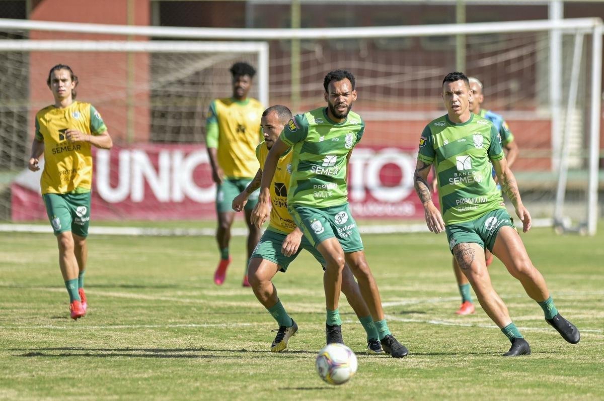Dos dias 26 a 28 de janeiro, o Amrica realizou atividades totalmente voltadas ao confronto contra o Ava, pela 38 rodada da Srie B do Campeonato Brasileiro. Nesta sexta-feira (29), s 21h30, Coelho e Leo da Ilha se enfrentam no Independncia, em Belo Horizonte. A partida pode selar um indito tricampeonato do Amrica, que se isolaria como maior vencedor da competio. Alm disso, o elenco almeja a conquista para coroar uma temporada histrica, em que o clube foi semifinalista da Copa do Brasil.