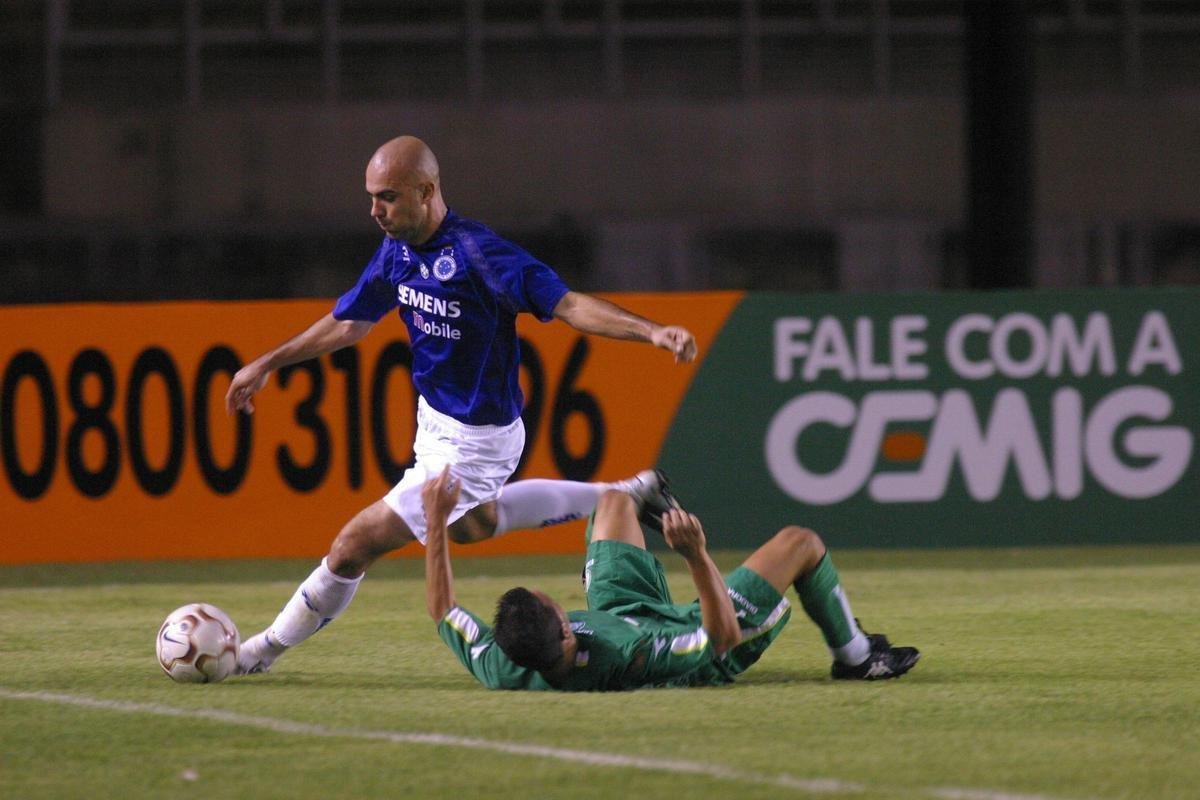 Cris em ao pelo Cruzeiro em 2004