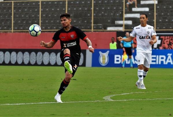 Vitória derrotou Atlético por 1 a 0, no Barradão, com gol de Léo Ceará