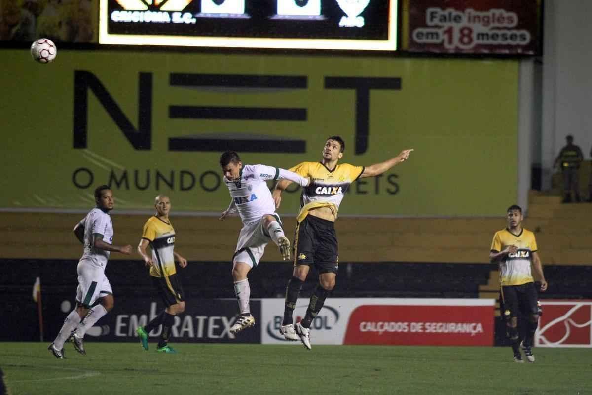 Fotos da vitria de virada do Amrica sobre o Cricima no Estdio Heriberto Hulse, em Cricima, pela Srie B