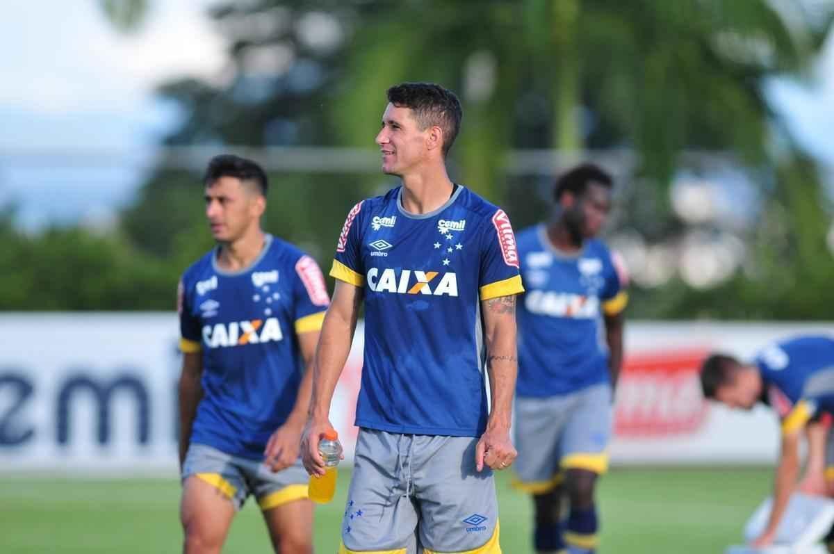 Imagens do ltimo treino do Cruzeiro antes do duelo contra o So Francisco-PA
