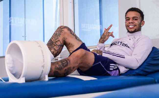 Atacante do Cruzeiro, Rafael Bilu se recupera de lesão no tendão de Aquiles