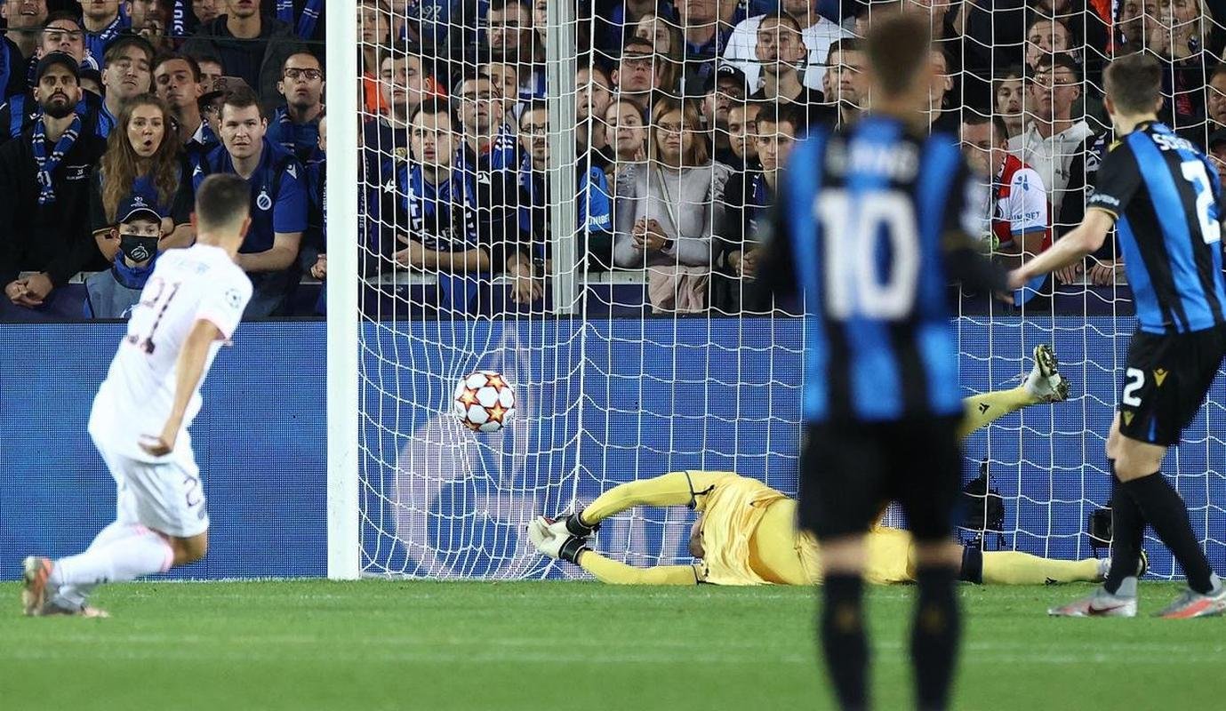 Fotos do empate por 1 a 1 entre Club Brugge e PSG, na Blgica, pela fase de grupos da Liga dos Campees. Time francs contou com Messi, Neymar e Mbapp.