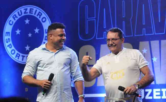 Ronaldo recebeu Pedro Loureno na Caravana do Cruzeiro em Conselheiro Lafaiete; empresrio admitiu ceder espao na camisa para casa de apostas