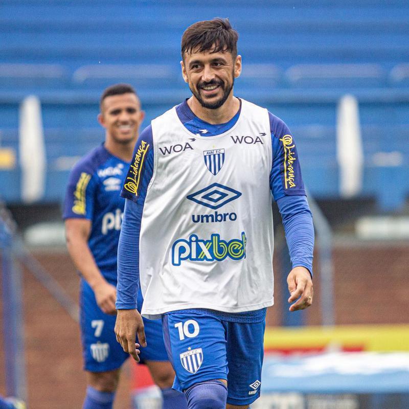 Robinho - Iniciou o ano de 2020 no Cruzeiro, mas deixou o clube rumo ao Grmio. No ano seguinte, acertou com o Coritiba e ficou at o fim de 2022. Neste ano, acertou com o Ava.