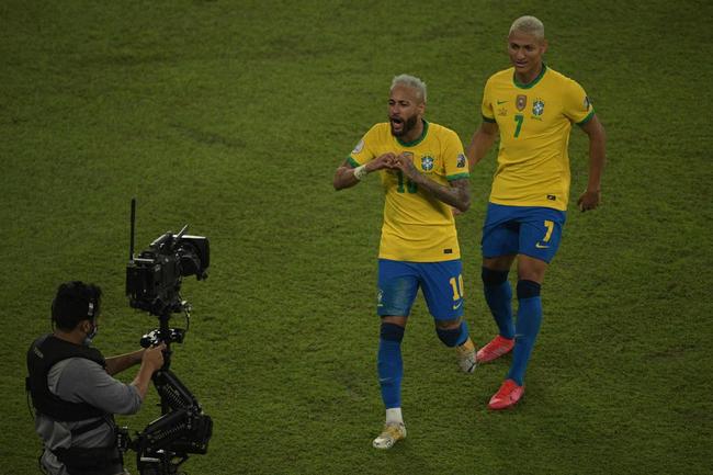 Brasil e Peru se enfrentaram pela segunda rodada do Grupo B da Copa Amrica