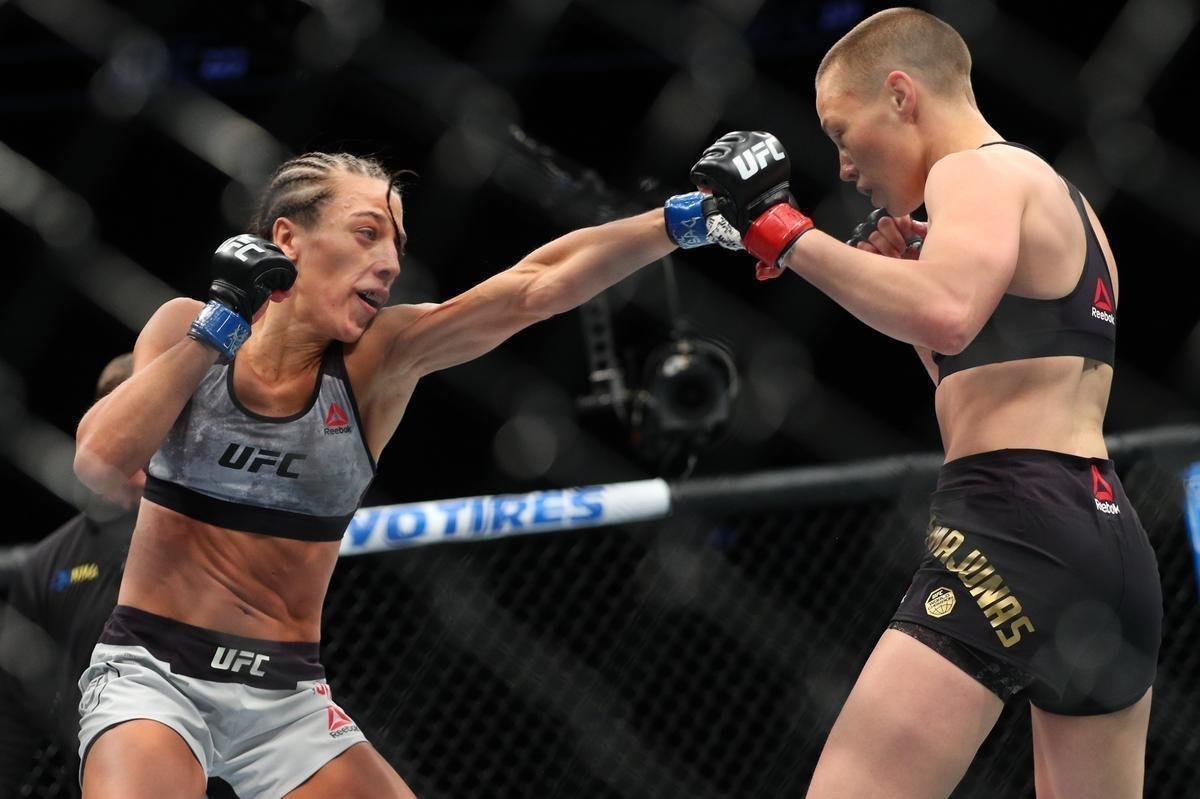 Em revanche na luta coprincipal, Rose Namajunas venceu Joanna Jedrzejczyk por deciso unnime e manteve o cinturo do peso palha