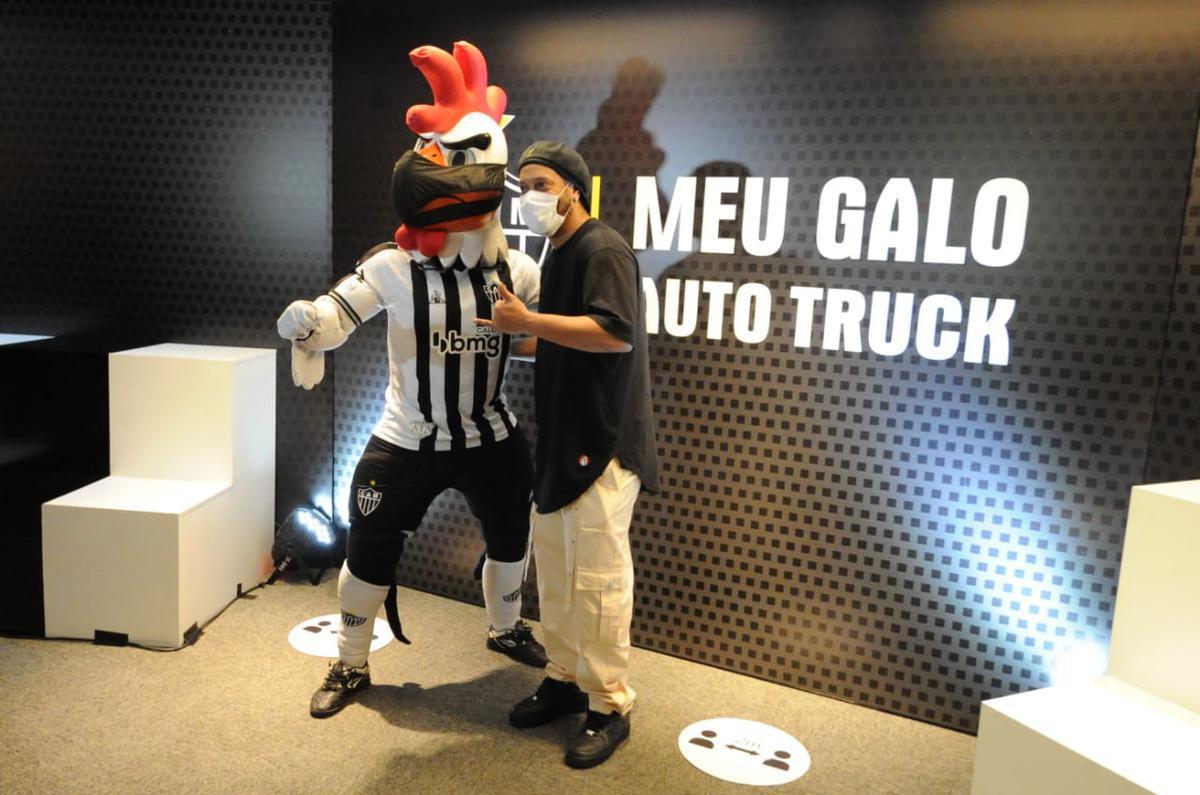 Ronaldinho participou de evento de patrocinador do Atltico no Mineiro e encontrou com jogadores da atualidade, como Rafael e Marquinhos, e dolos do passado, casos de Reinaldo, der Aleixo e Dad Maravilha