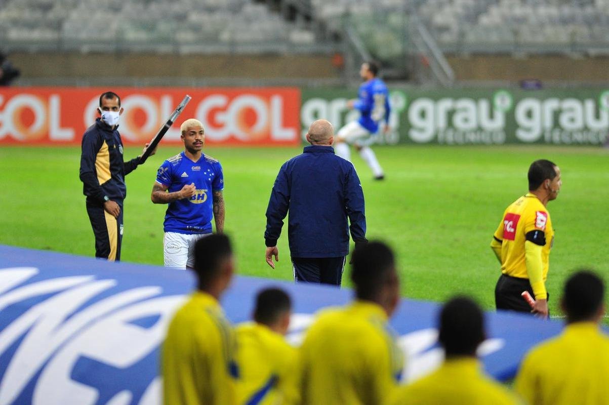 Fotos de Cruzeiro x Londrina, no Mineiro, pela 15 rodada da Srie B