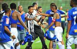 Jogadores de Cruzeiro e Atltico brigaram logo depois da disputa de pnaltis