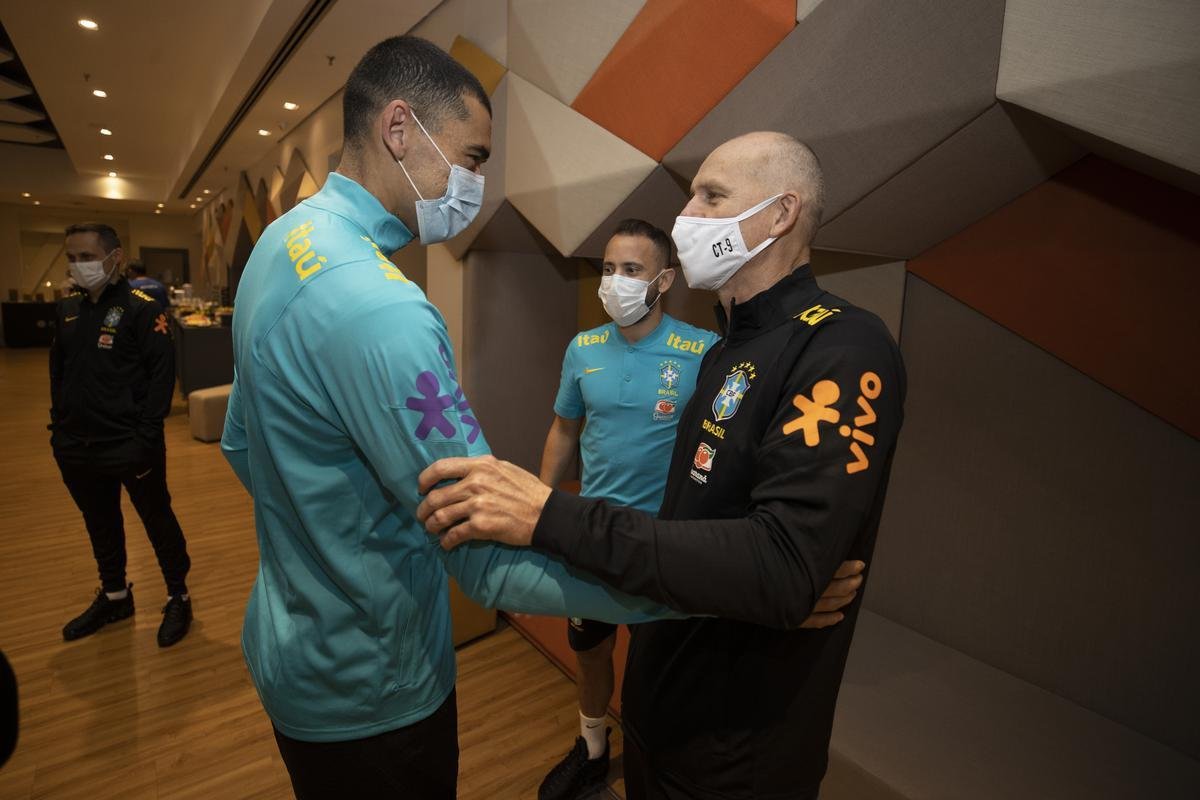 Jogadores se apresentam  Seleo Brasileira