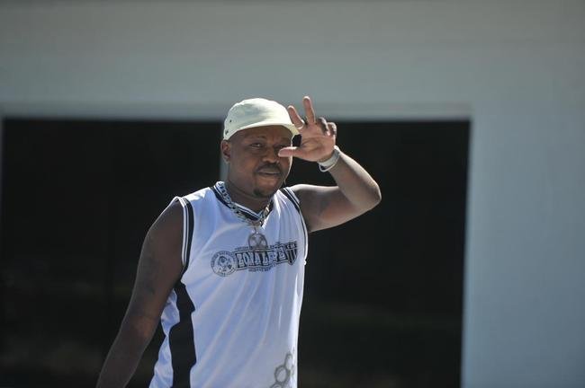 Gustavo Pereira Marques, o rapper Djonga, de 24 anos, vem fazendo sucesso na internet. Astro do estilo musical, o mineiro visitou nesta ter�a-feira a Cidade do Galo, centro de treinamentos do Atl�tico, seu clube de cora��o. O rapper espera que o Alvinegro conquiste t�tulos em 2019. 